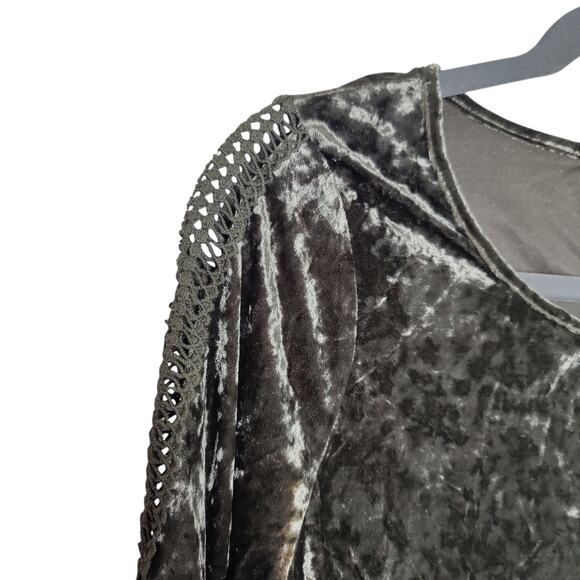Blu Pepper Women's Plus Sz 2X Grey Crushed Velvet Top Split Sleeve Round Neck - Picture 2 of 6